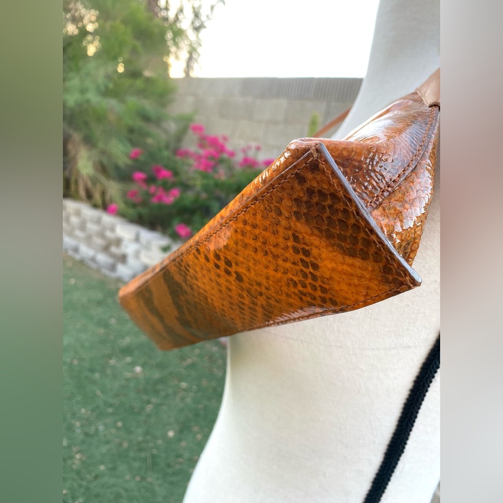 Vintage 90s/Y2K orange genuine patent leather shoulder baguette bag - Picture 7 of 10
